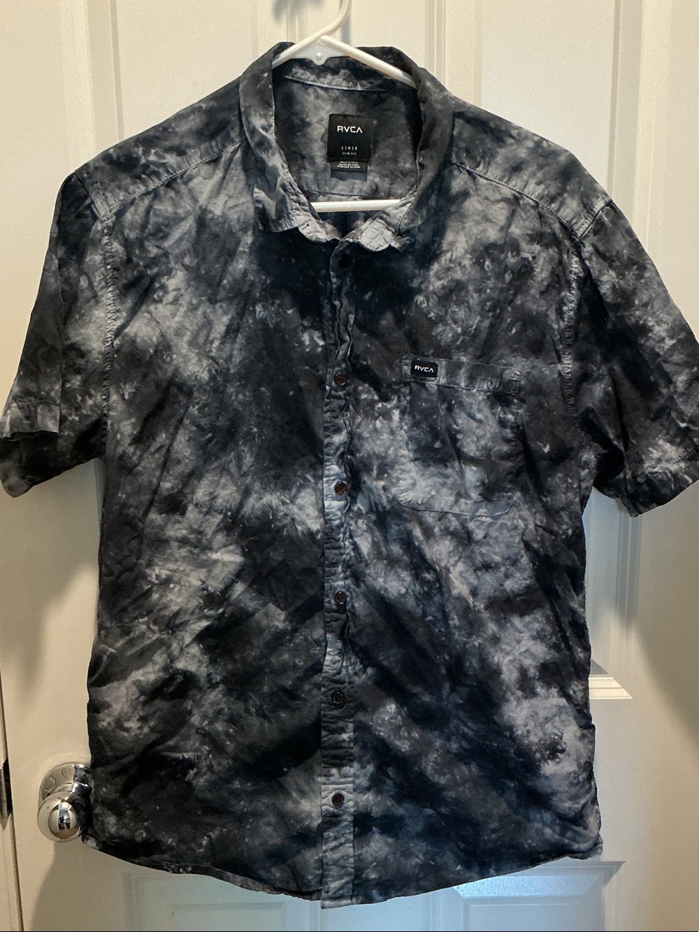 RVCA Men's Black and Gray Tie-Dye Short Sleeve Button-Up Shirt